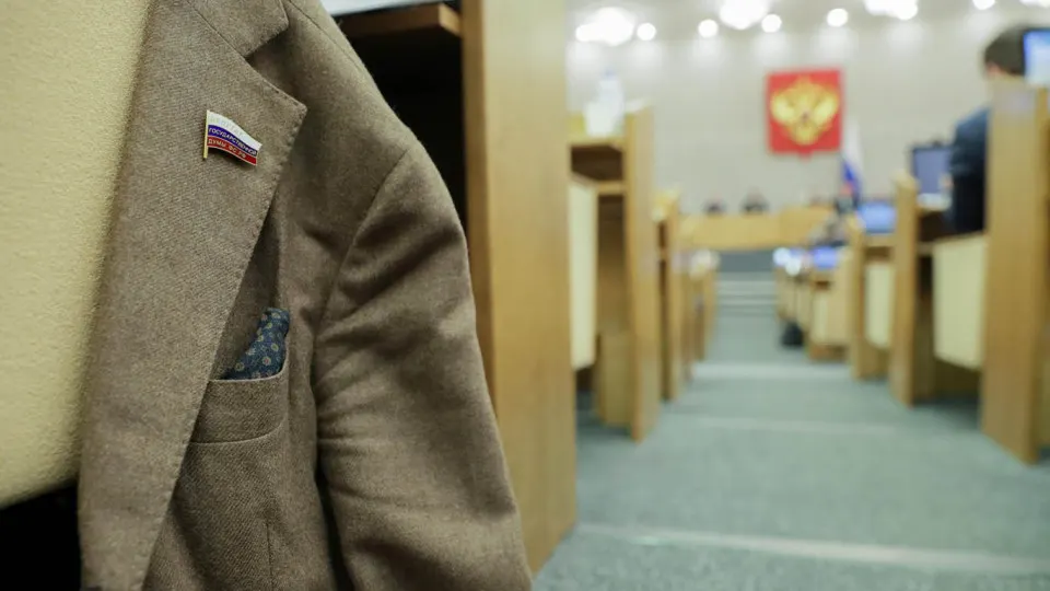 Правительство поддержало проект изменений, который снимает ответственность с депутатов региональных парламентов за непредставление или несвоевременную подачу деклараций. Законопроект требует доработки, отмечают в ведомствах.