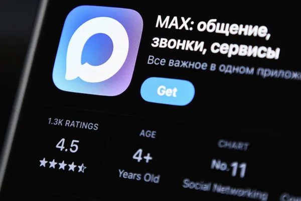 Федеральная антимонопольная служба потребовала от Apple до 15 июля упростить доступ к российским поисковикам и предустановить отечественные программы на устройствах iOS, пригрозив штрафом за невыполнение.