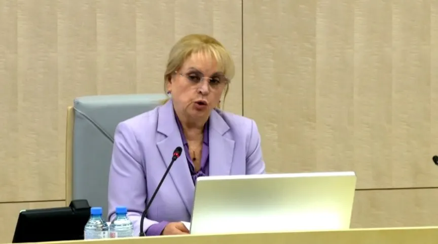 Центризбирком удалил двух кандидатов из списка «Коммунистов России», разрешил электронное голосование для жителей регионов в специальных участках в Москве и согласовал доставку бюллетеней с помощью БПЛА в 36 труднодоступных районов.