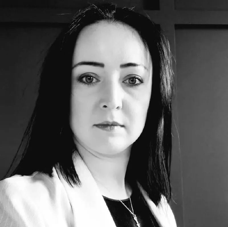 Конституционный суд признал: совершеннолетние дети имеют право добиваться лишения родительских прав родителей, если те совершали над ними насилие. Формальный подход судов ранее оставлял защиту потерпевших неполной.
