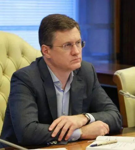 Александр Новак провёл совещание по рынку топлива: главы регионов доложили о запасах, логистике и обеспечении экстренных служб; ведомствам рекомендовано усилить ежедневный мониторинг и координацию поставок.