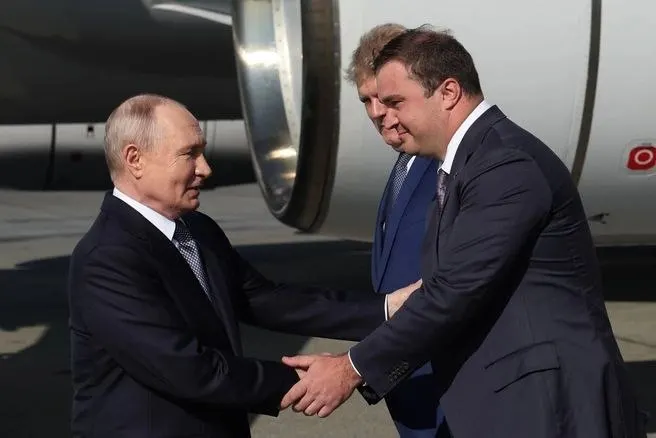 На рабочей встрече обсуждали темпы роста ВРП, рост производства в сельском хозяйстве, ключевые инфраструктурные проекты, поддержку участников СВО и решение проблем с недостроями и дольщиками.