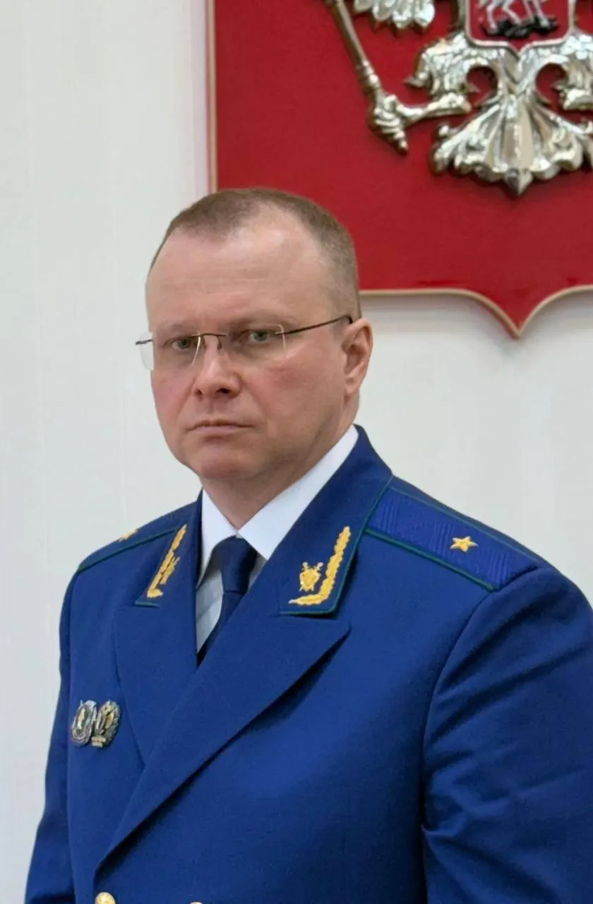 Президент назначил Бориса Анатольевича Новикова прокурором Мурманской области. Новиков служит в органах прокуратуры с 2001 года и ранее занимал руководящие позиции в Северо‑Западном федеральном округе.
