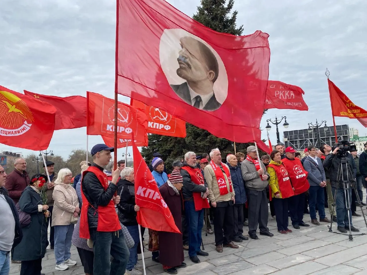 Депутаты подготовили поправки, которые защитят партии от бюрократических отказов, но изменения вступят в силу только со следующей кампании — это может привести к недопуску некоторых оппозиционных сил к выборам.