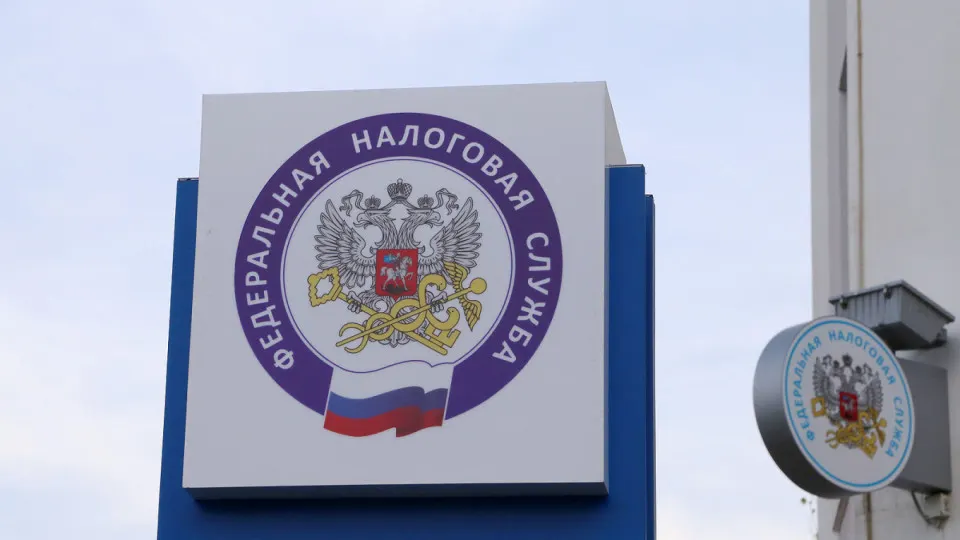 Несколько волн повышения налогов и усиление собираемости привели к рекордному изъятию средств из экономики — в I квартале ненефтегазовые доходы консолидированного бюджета составили 31,6% ВВП. Это усиливает дефицит, давит на бизнес и население и может повлечь новые налоговые и расходы сокращения.