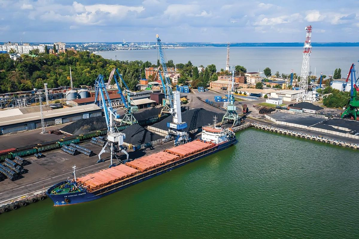 Минсельхоз предлагает покрыть до 90% затрат на перевозку зерна из Ростовской области в Черноморские и Балтийские порты после прекращения отгрузок из портов Азовского моря на фоне угроз беспилотных атак.