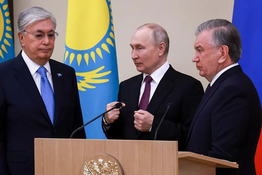 Президент поручил правительству обсудить корректировки соглашений, регулирующих поставки, ремонт и совместную разработку военной техники на фоне западных ограничений на экспорт технологий и комплектующих.