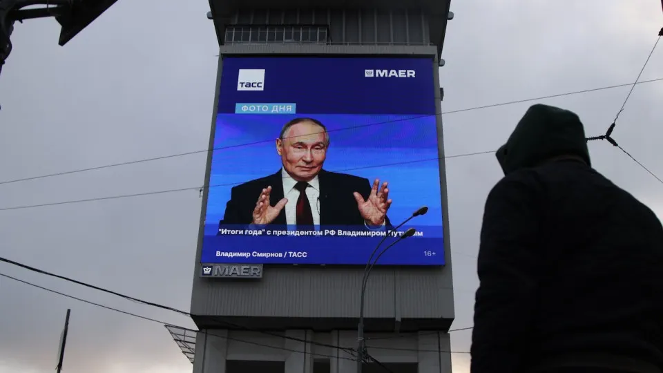 За неделю уровень одобрения президента снизился на 3,5 п. — до 66,9%, что стало крупнейшим недельным падением с 2018 года. Дефицит топлива усиливает социальное недовольство на фоне экономического спада.
