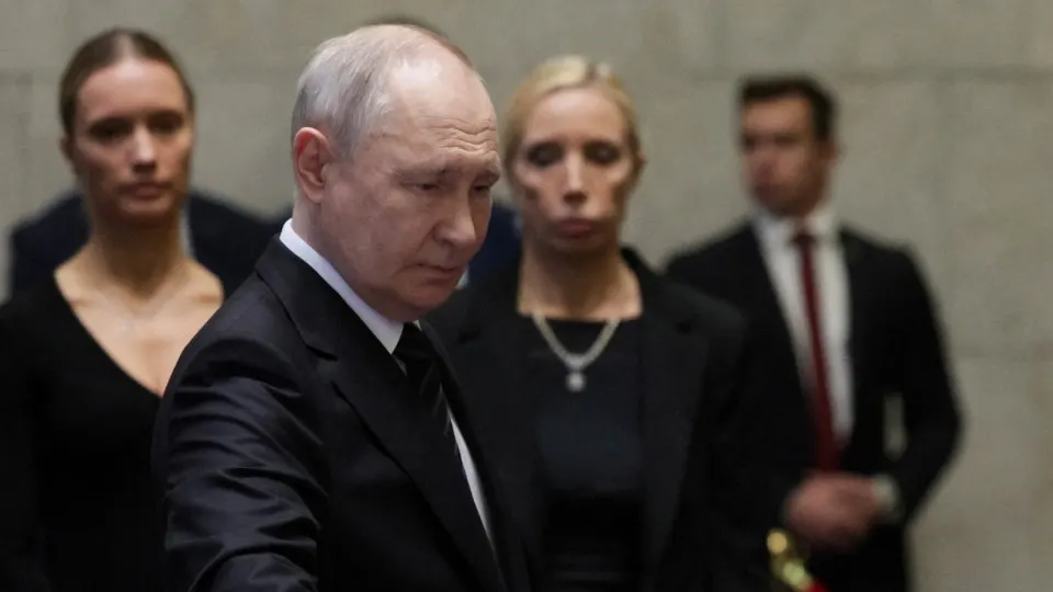 Собеседники в Кремле считают, что российский лидер готов усилить военные действия вопреки призывам к миру и экономическим предупреждениям; возможны массовая мобилизация и удары по стратегическим объектам за рубежом.