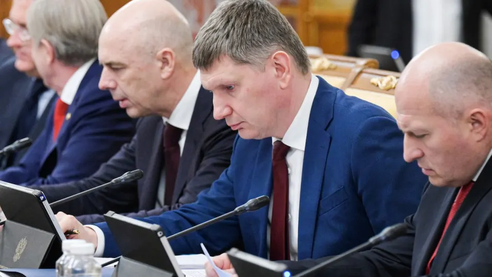 По оперативной оценке, ВВП РФ за январь–май прибавил 0,2% — фактическая картина показывает стагнацию, сильную сегментацию экономики и растущие макроэкономические риски.