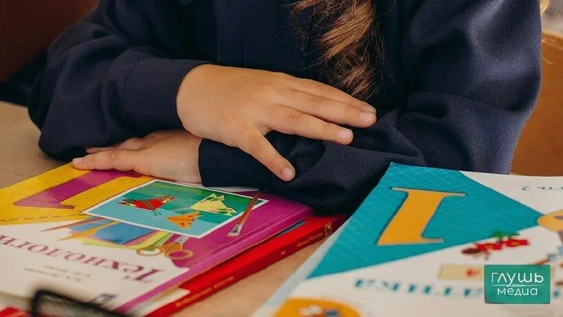 Предложение позволяет зачислять детей без постоянной регистрации на основании договора аренды и официального трудоустройства родителей, если есть свободные места.