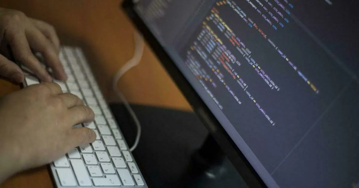 Фальшивая платформа для учителей распространяется под видом новой школьной политики; злоумышленники требуют регистрации и сбор личных данных.