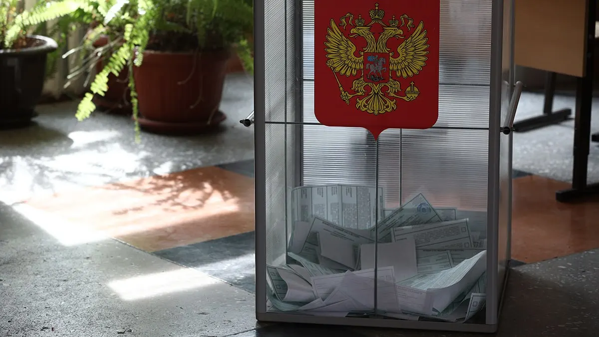 На прямых губернаторских выборах в восьми регионах впервые применили муниципальный фильтр; число зарегистрированных кандидатов снизилось, а отдельные самовыдвиженцы не смогли собрать подписи.