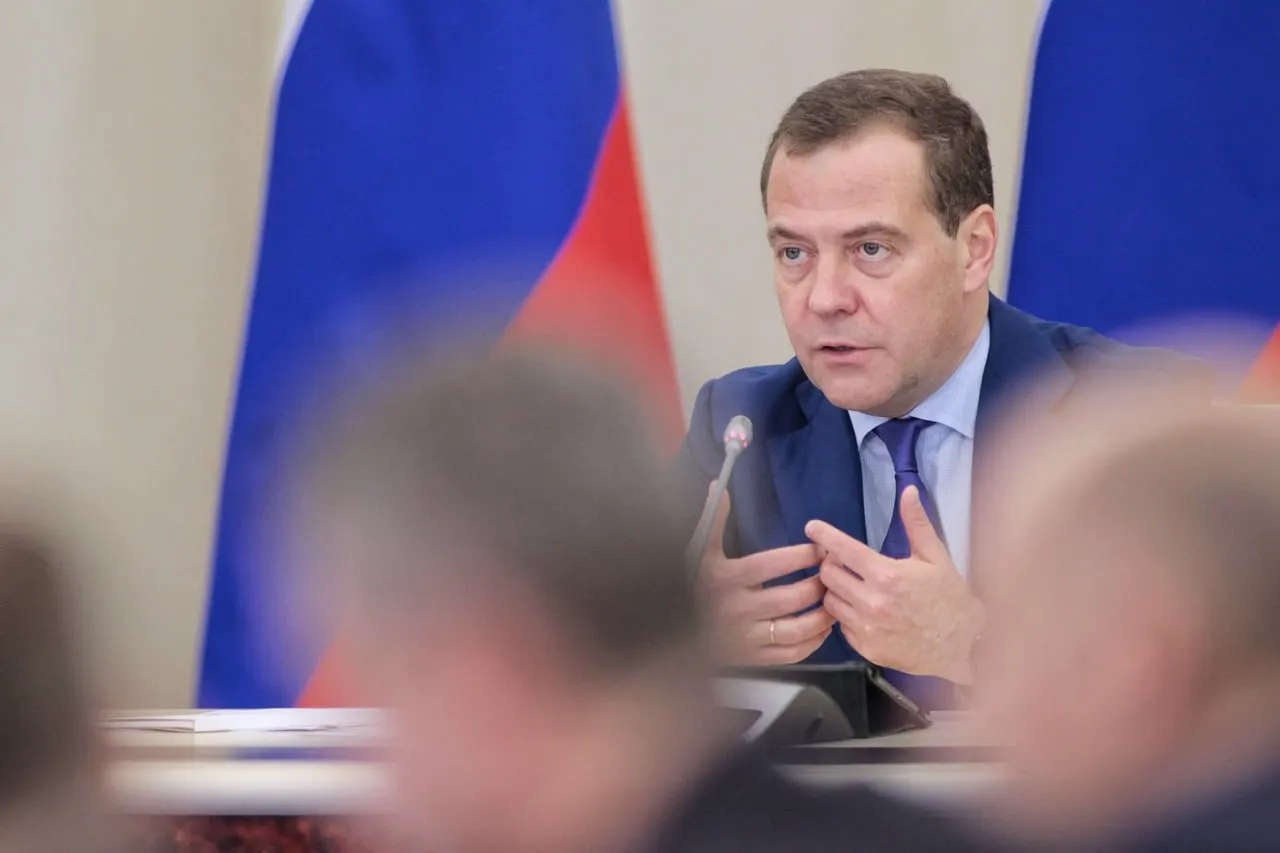 Лидер «Единой России» подчеркнул, что идеологическое противостояние не исчезнет после завершения СВО; проблемы воспитания остаются как у нас, так и у соперников.
