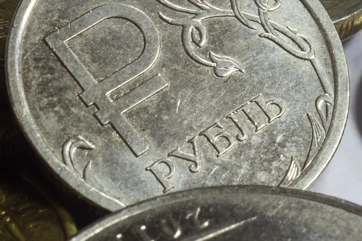 Минимальный размер оплаты труда может вырасти до 28 935 рублей к 2027 году, а к 2030 году — до 35 000 рублей, сообщает правительство.