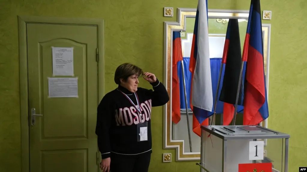 В регионах России сотрудники бюджетной сферы сталкиваются с давлением перед выборами: требуют регистрацию в ДЭГ, голосование по месту нахождения и иные меры принуждения.