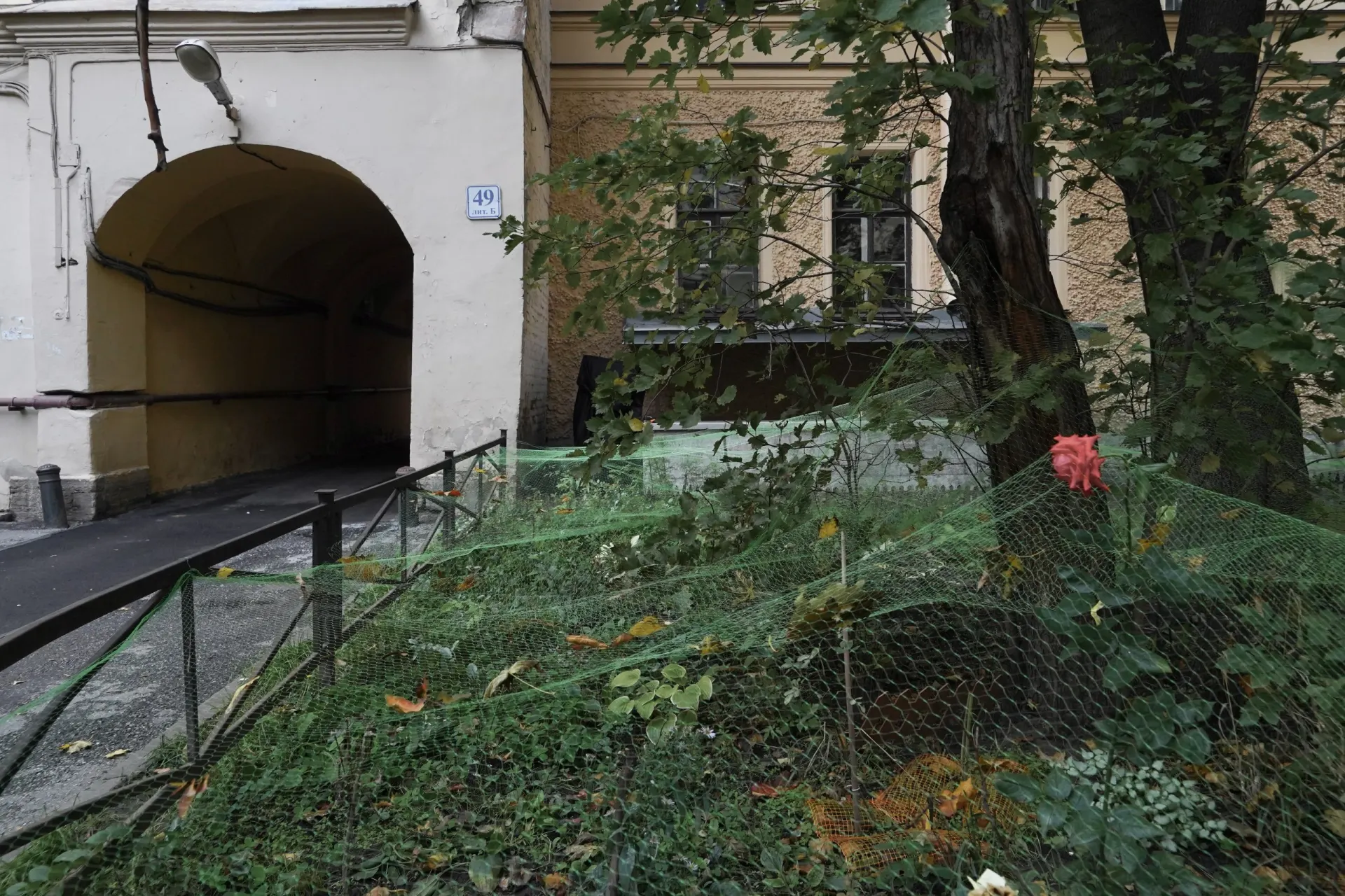 Падение лесов в Петербурге, судебные решения и мировые новости — что важно сегодня.