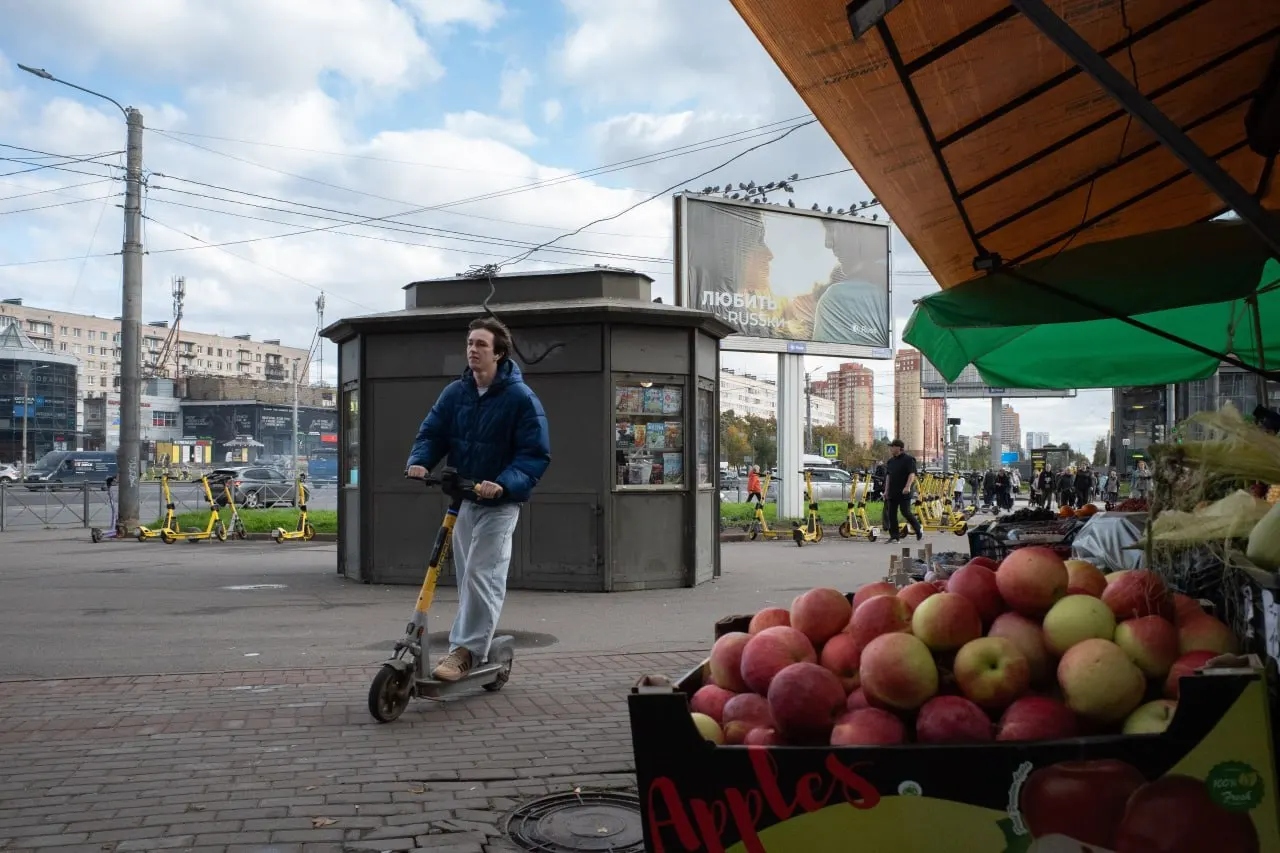 В Петербурге и Ленобласти исчез экс-глава района, произошла авария на КАД и вынесен приговор; в России и мире — новые санкции и сообщения о ранениях в Киеве.