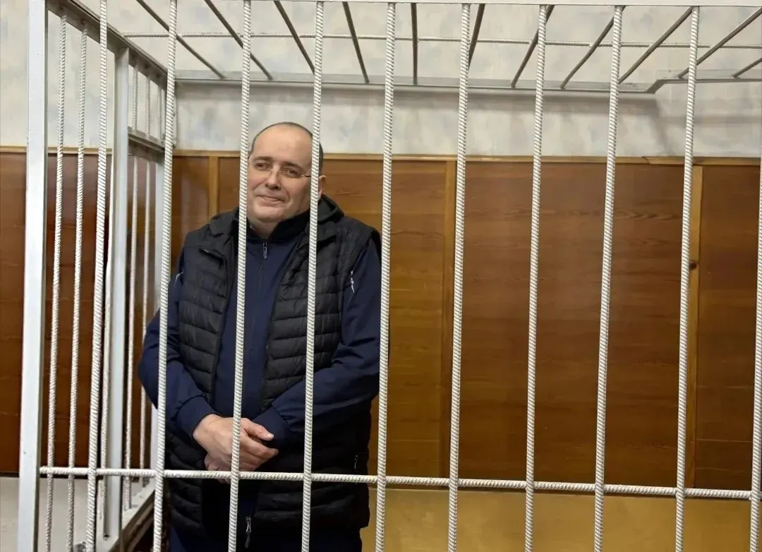Суд признал Андрея Кислицына виновным в получении взяток в особо крупном размере. Назначен 9-летний срок колонии строгого режима и штраф 8,82 млн рублей; суммарный срок по двум приговорам — 14 лет и штраф около 17 млн рублей. Общая сумма взяток — 4 млн 410 тысяч рублей; обвиняемый получил не менее 2,7 млн.