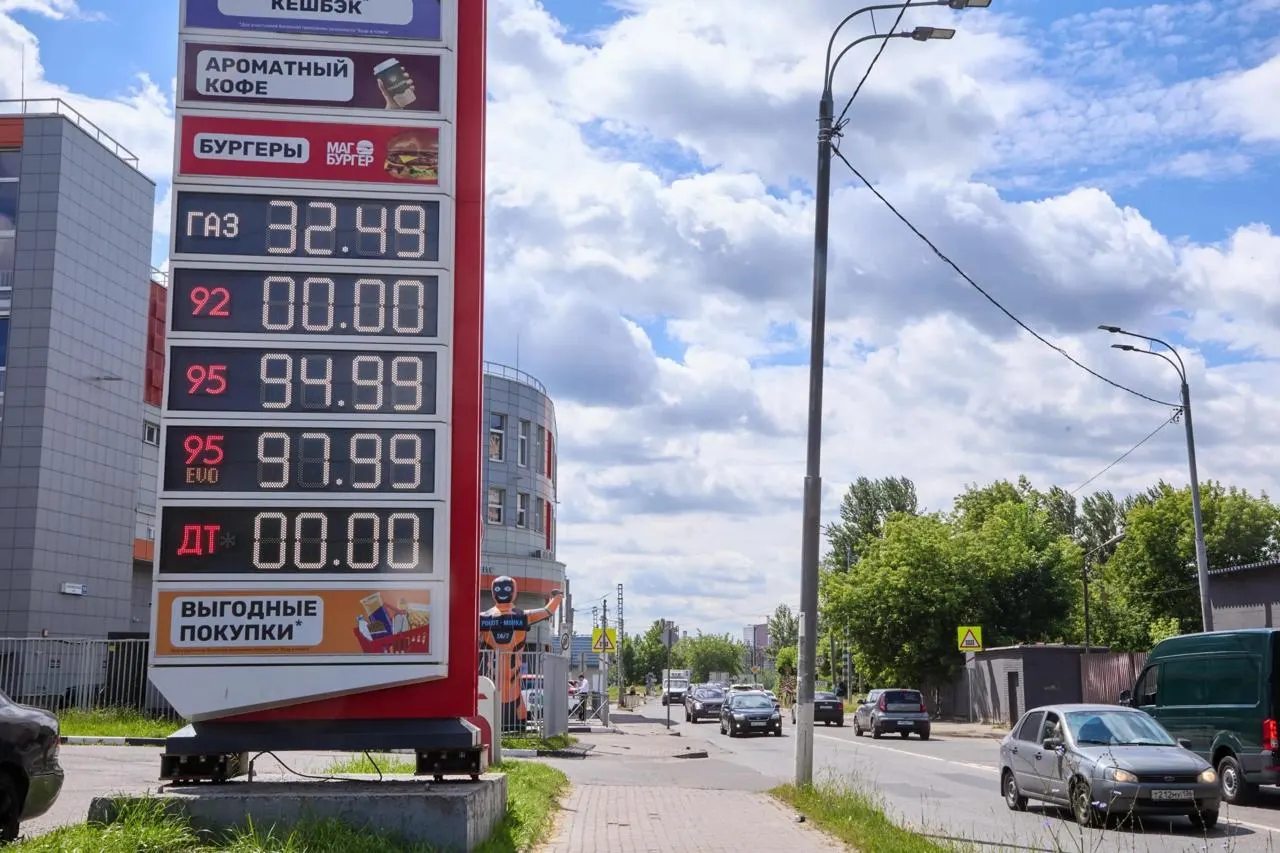 Антимонопольная служба фиксирует увеличение числа претензий к продавцам топлива на фоне роста цен; примеры по регионам, в том числе в Калмыкии.