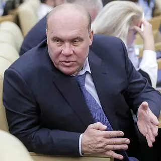 Член комитета Госдумы по обороне предложил установить праздник в последнее воскресенье марта, не требуя звания Героя России.