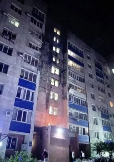 Министерство обороны сообщило об уничтожении 516 БПЛА над регионами РФ за прошедшую ночь. В Усть-Луге повреждены порт и жилой дом; жертв нет.