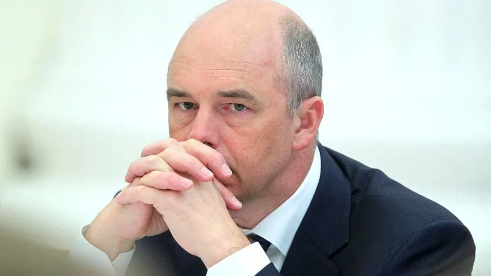Минфин предупреждает, что дефицит может превысить прогнозы на фоне роста расходов, включая военные, и сохранится на высоком уровне по итогам года.