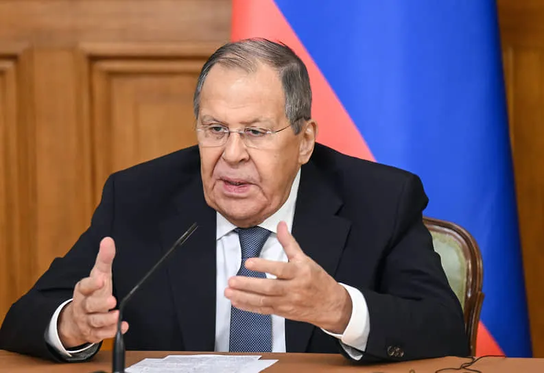 Министр иностранных дел заявил, что информационная война вокруг российской операции в Украине продолжится и усилится.