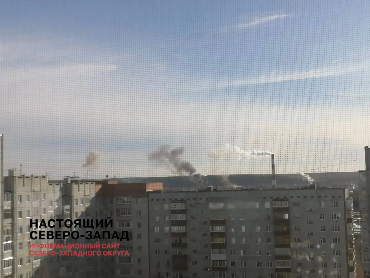 Дроны зафиксированы в Усть-Куломском районе и районе Ухты; пока не зафиксированы повреждения НПЗ; аэропорт Ухты ограничил приём и отправку рейсов.
