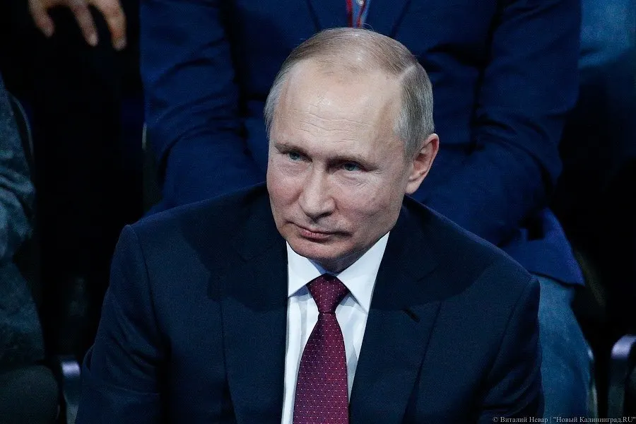 Президент распорядился внедрить по регионам систему независимой оценки качества и условий оказания услуг гражданами с использованием электронной платформы Госуслуги; срок подготовки доклада — до 1 февраля 2027 года.