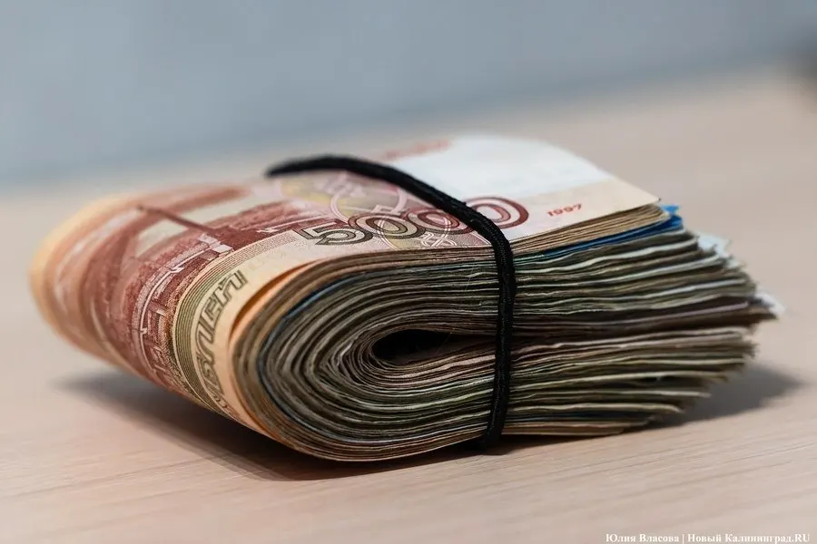 Кредитование населения Калининградской области выросло на 24% за год; объем выданных кредитов достиг 212,8 млрд рублей, а совокупный портфель — 263,4 млрд. Снижение ключевой ставки до 14% в июле 2026 года повлияло на рынок, а в сентябре наблюдалось снижение выдач и рост доли отказов.
