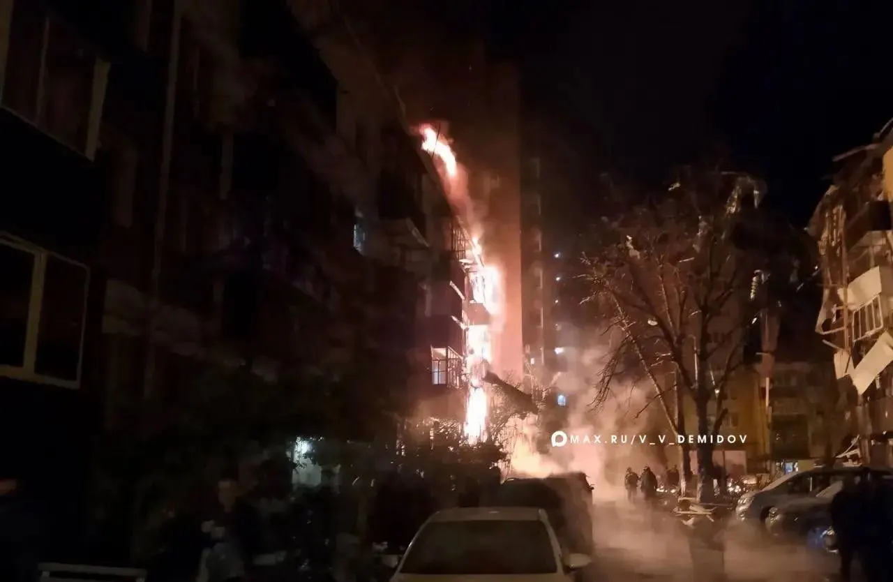 За ночь зафиксированы атаки дронов: гражданские лица пострадали, один человек погиб; удары пришлись по Белгородской области и регионам вдоль страны.