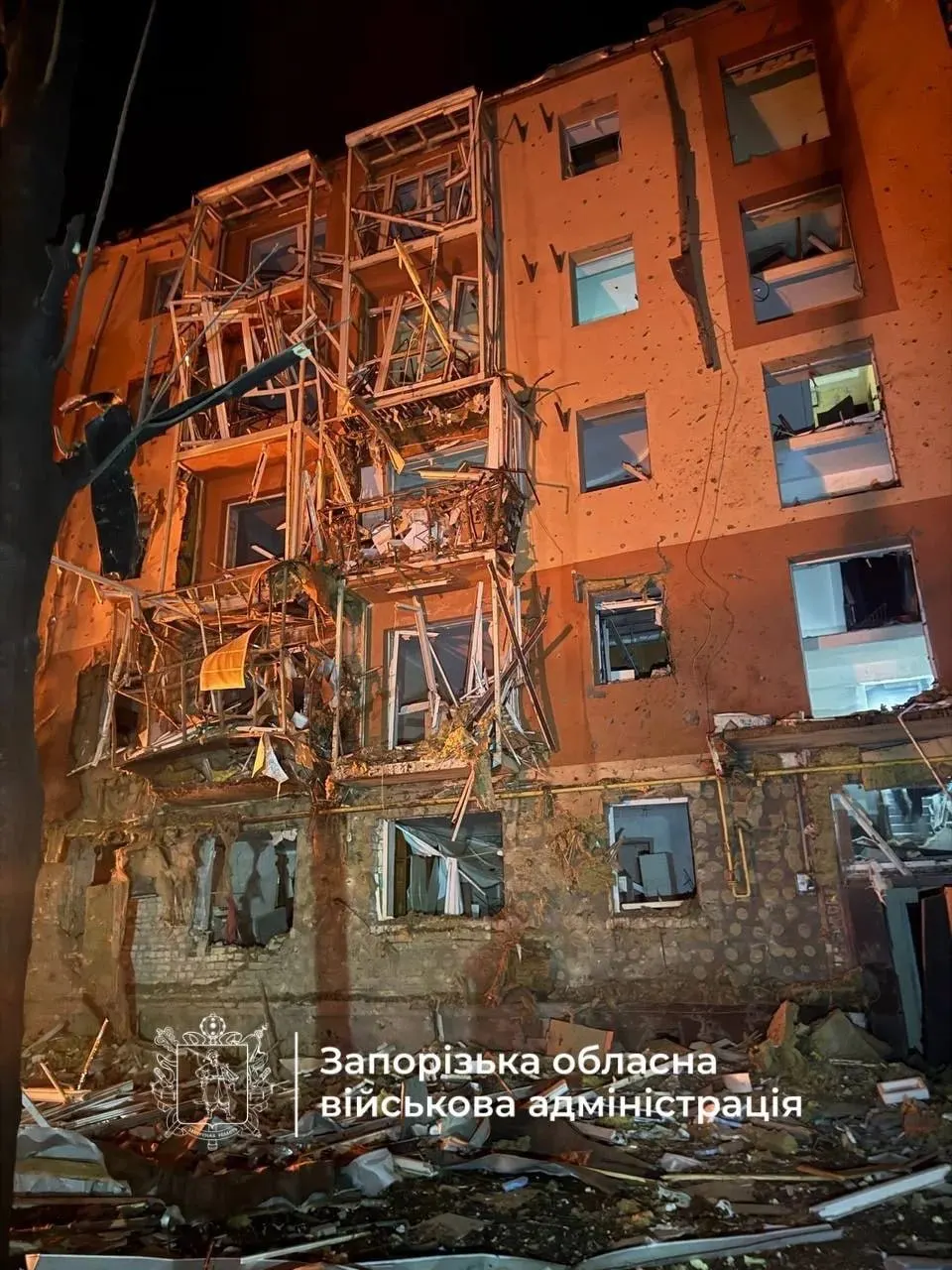 За ночь дроны достигли нескольких регионов страны; НПЗ в Рязанской области частично остановил работу; суд вынес приговор за призывы к терроризму.